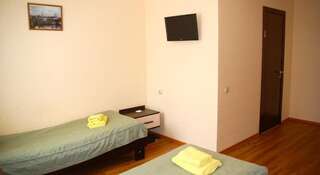 Гостиница Small Hotel Смоленск Стандартный трехместный номер-6